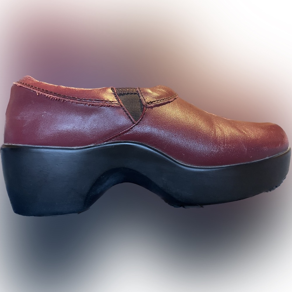 SR Max Solid Burgundy Leather Clog Style Closed Toe Work Shoe size 7/EU 38